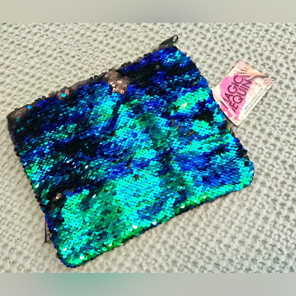 NEW Magic Sequin Zipper Bag Black Mermaid Iridescent zip Pouch Make Up Travel